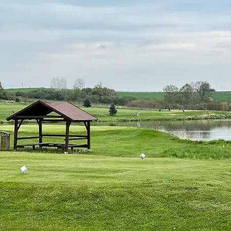 酒店 Na Golfu Kestrany