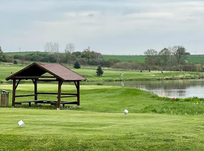 Szálloda Na Golfu Kestrany