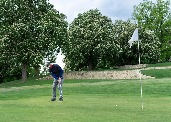 Szálloda Na Golfu Kestrany